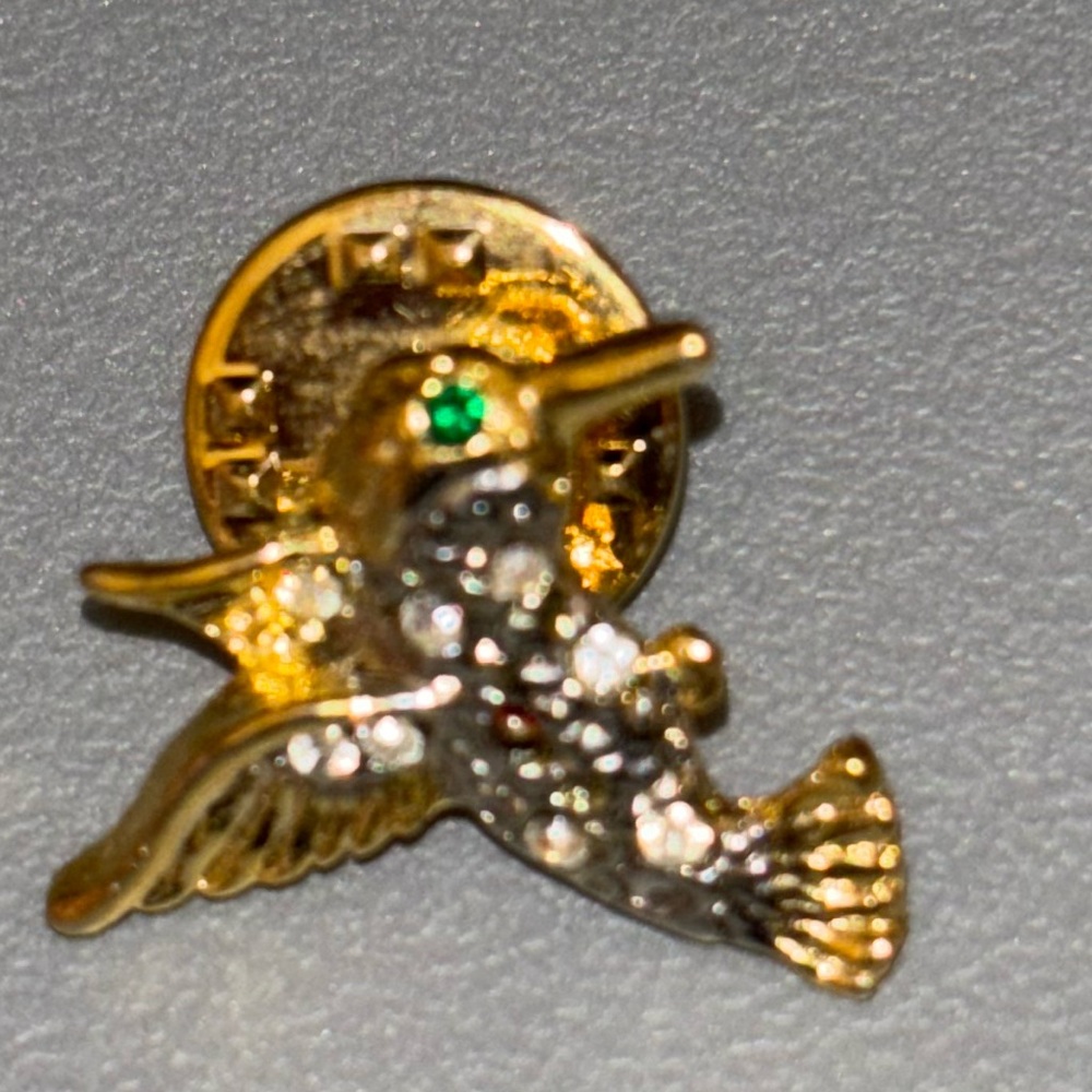 Beautiful Hummingbird Pin/Brooch - Picture 2 of 4